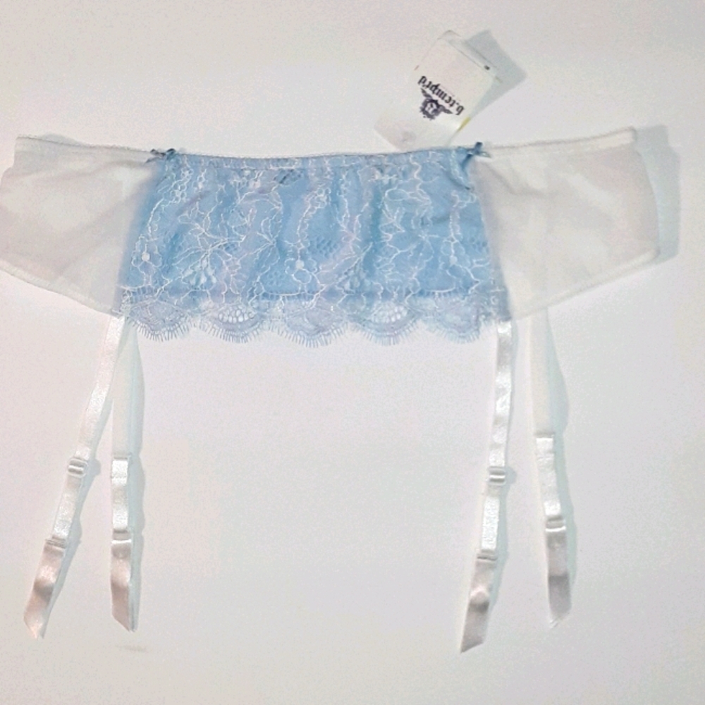 Wacoal b temptd' Lace Satin Garter Belt white and blue Size medium large